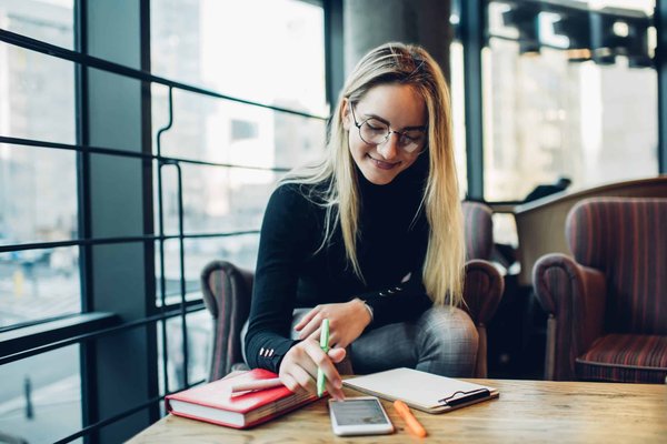 Comment les services de streaming vidéo peuvent-ils capter l'attention des millennials grâce aux publicités interactives ?